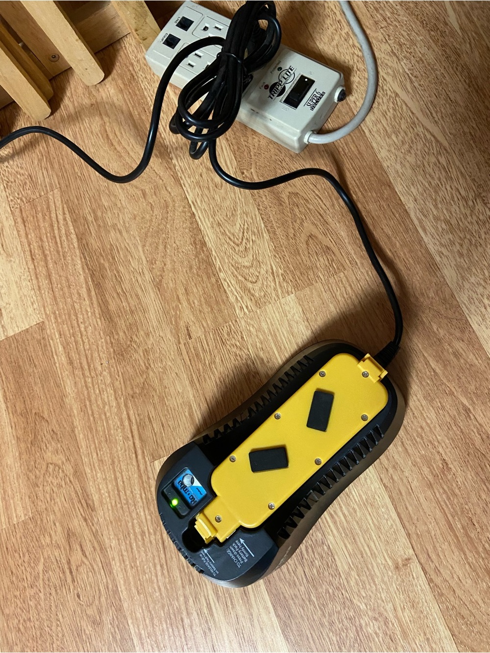 Rapid charger rOoMbA floorvac model#02004 battery charge iRobot - Picture 9 of 9
